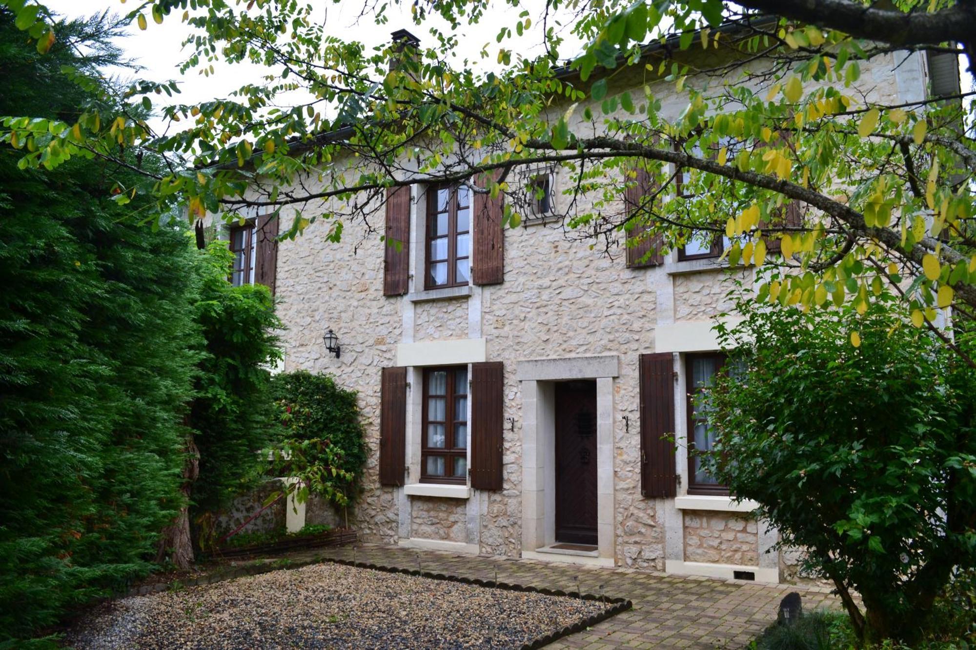 Les Bruyeres B&B Montbron Eksteriør billede